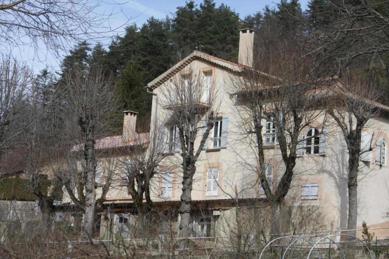 Charmant Appartement Au Coeur Des Gres D Annot Dış mekan fotoğraf